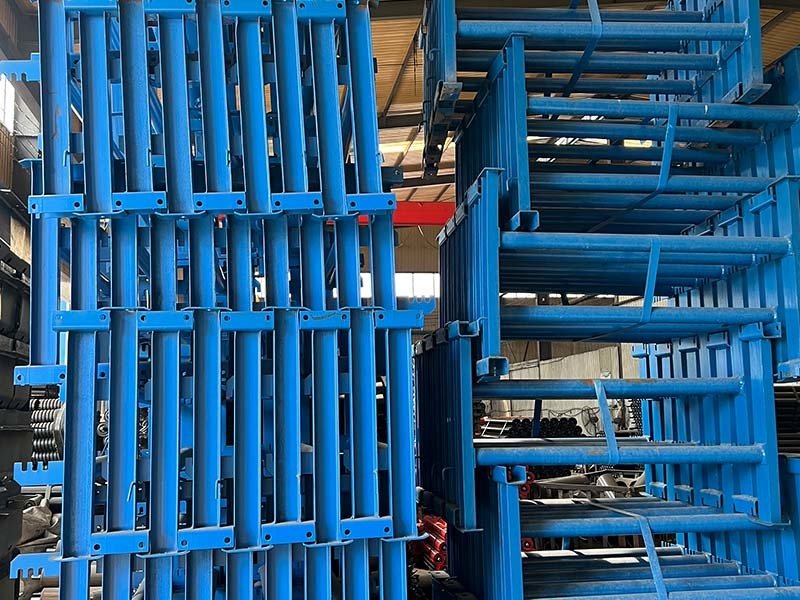 The idler bracket is a core component of the belt conveyor system, designed to support the idlers, prevent belt misalignment, and ensure stable operation of the conveying system.